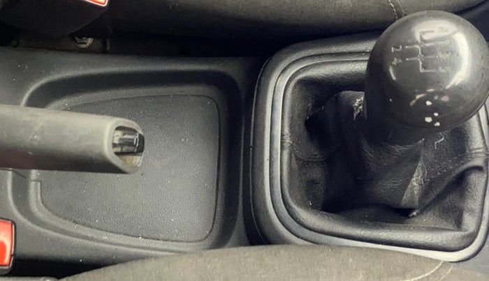 2017 Volkswagen Polo COMFORTLINE 1.5L, Diesel, Manual, 87,192 km, Gear Lever