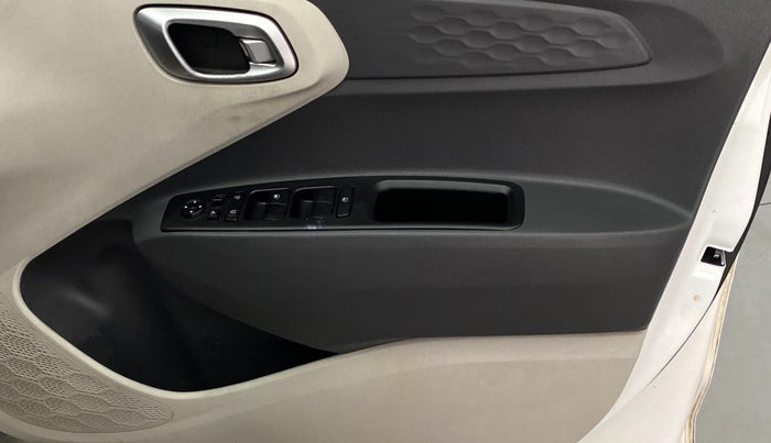 2020 Hyundai AURA SX 1.2 (O), Petrol, Manual, 59,302 km, Driver Side Door Panels Control