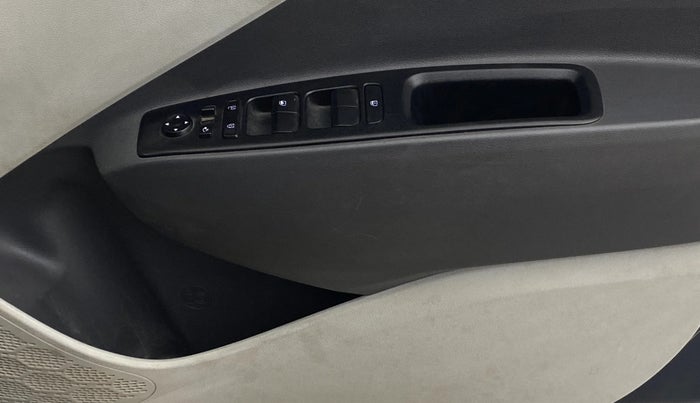 2021 Hyundai GRAND I10 NIOS MAGNA AMT 1.2 KAPPA VTVT, Petrol, Automatic, 1,00,812 km, Driver Side Door Panels Control