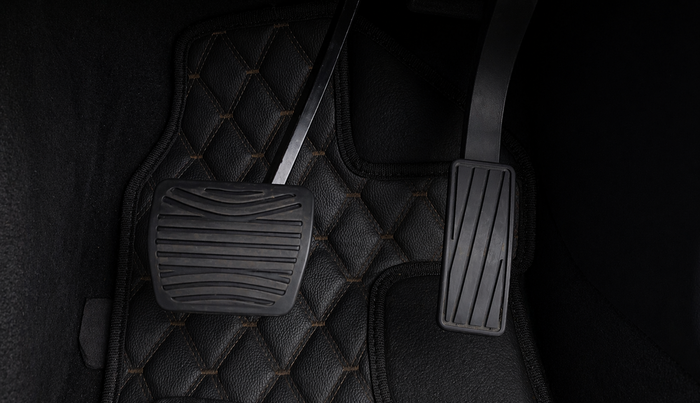 2023 Mahindra SCORPIO-N Z4 PETROL AT 7 STR, Petrol, Automatic, 32,229 km, Pedals