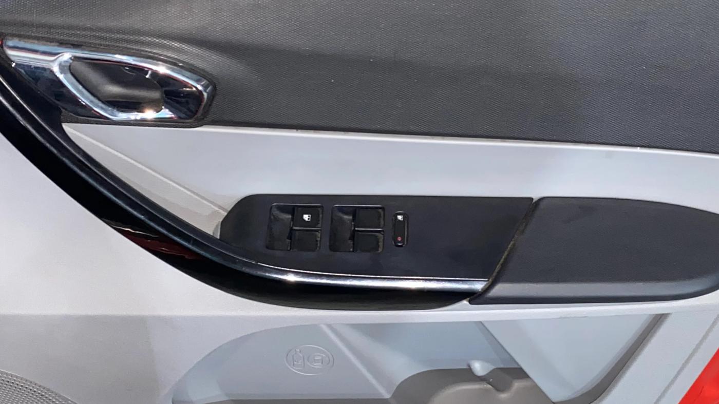 2020 Tata Tiago XZA PLUS PETROL, Petrol, Automatic, 18,579 km, Driver Side Door Panels Control