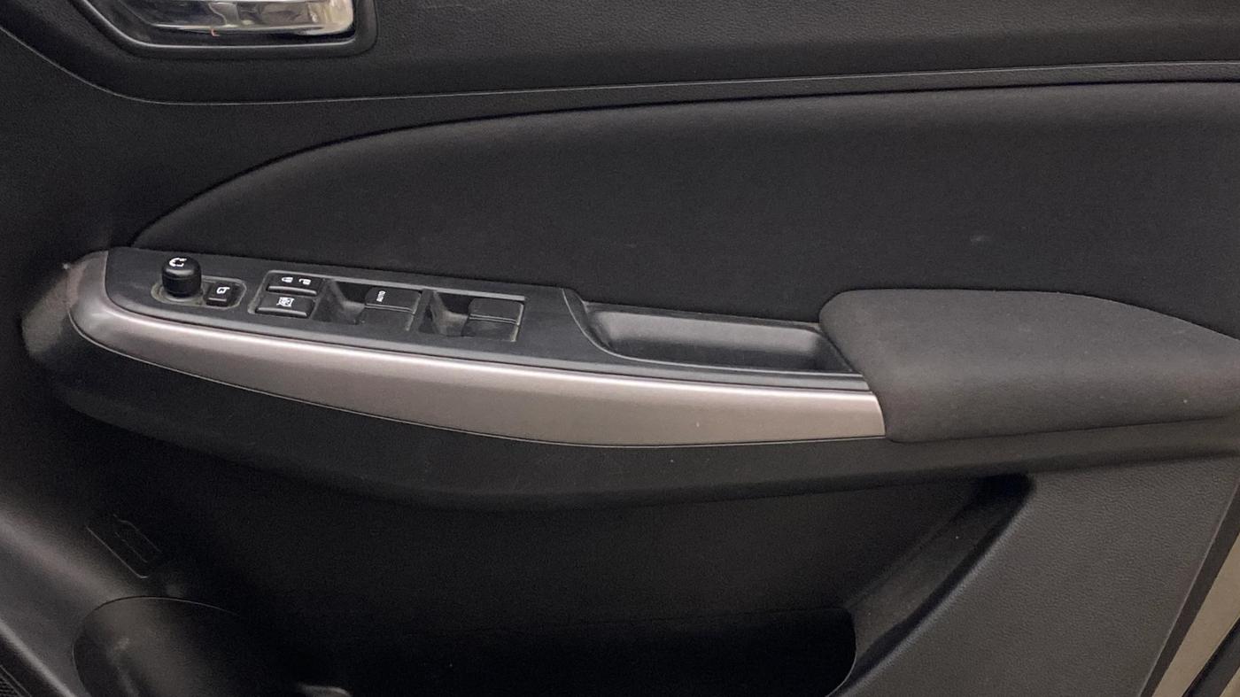 2022 Maruti Swift ZXI AMT, Petrol, Automatic, 80,288 km, Driver Side Door Panels Control