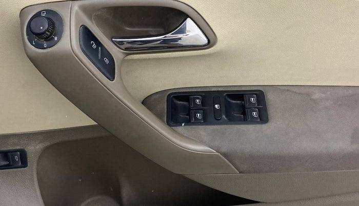 2016 Skoda Rapid AMBITION 1.6 MPI MT, Petrol, Manual, 82,089 km, Driver Side Door Panels Control