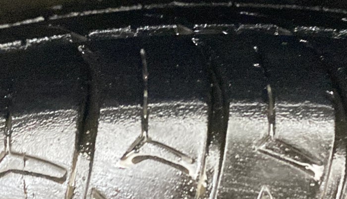 2014 Maruti Celerio VXI AMT, Petrol, Automatic, 68,564 km, Left Front Tyre Tread