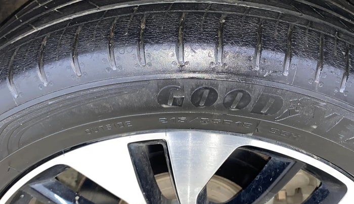 2022 MG HECTOR SHARP 1.5 PETROL CVT, Petrol, Automatic, 33,533 km, Right Front Tyre Tread