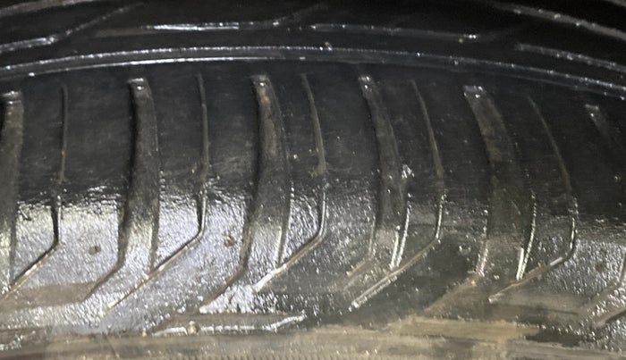 2021 Jeep Compass LONGITUDE (O) 2.0 DIESEL, Diesel, Manual, 1,08,615 km, Right Rear Tyre Tread