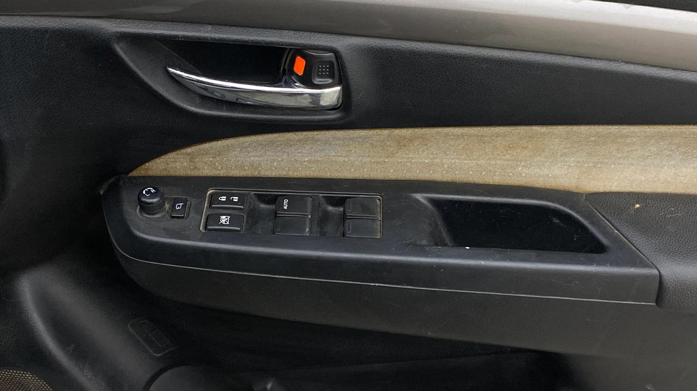2016 Maruti Ciaz ZDI+ SHVS RS, Diesel, Manual, 95,428 km, Driver Side Door Panels Control