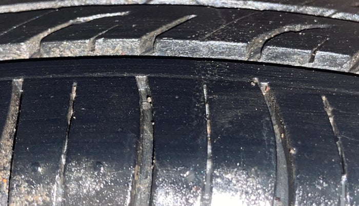 2018 Hyundai Grand i10 SPORTZ 1.2 KAPPA VTVT, Petrol, Manual, 65,362 km, Right Rear Tyre Tread