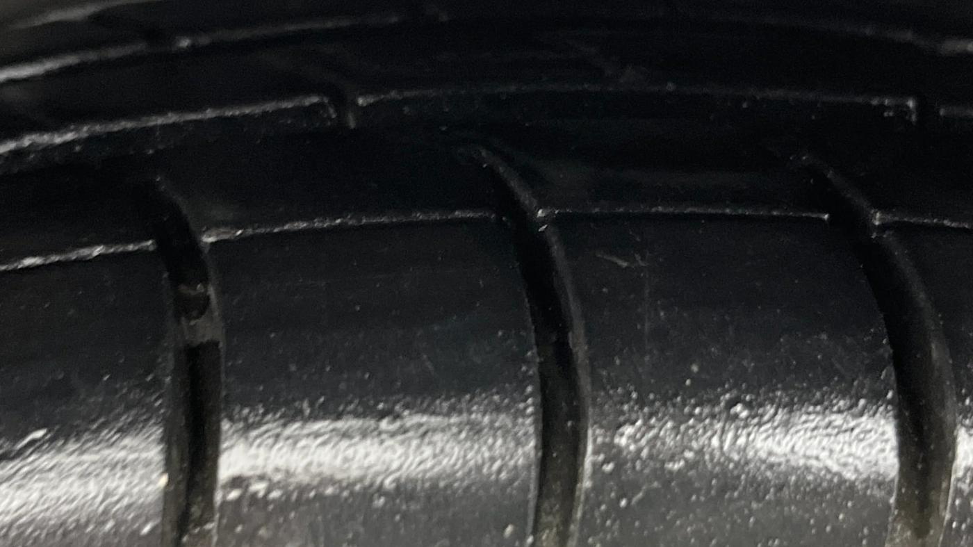 2014 Hyundai Eon SPORTZ, Petrol, Manual, 68,433 km, Left Rear Tyre Tread
