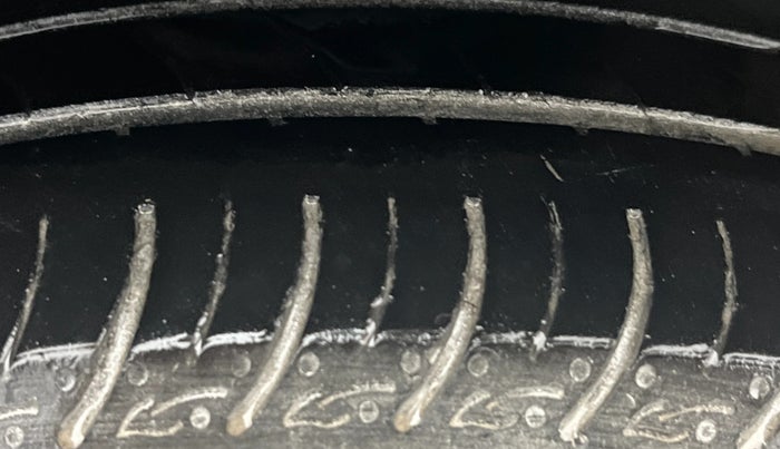 2015 Maruti Ertiga VXI, Petrol, Manual, 65,356 km, Right Front Tyre Tread