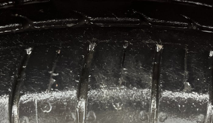 2018 Volkswagen Polo HIGHLINE PLUS 1.0 16 ALLOY, Petrol, Manual, 39,066 km, Right Front Tyre Tread