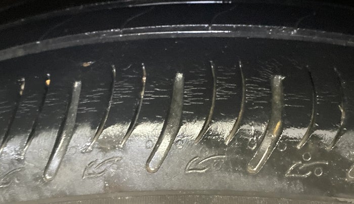 2021 Mahindra XUV700 AX 7 P MT 7 STR, Petrol, Manual, 79,059 km, Right Rear Tyre Tread