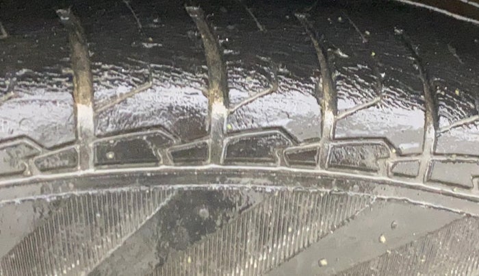 2022 KIA CARENS PRESTIGE 1.5 PETROL 7 STR, Petrol, Manual, 27,534 km, Left Front Tyre Tread