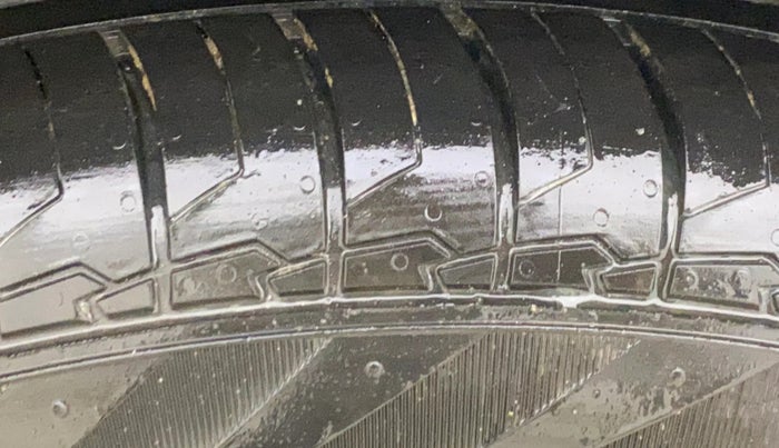 2022 KIA CARENS PRESTIGE 1.5 PETROL 7 STR, Petrol, Manual, 27,534 km, Right Front Tyre Tread