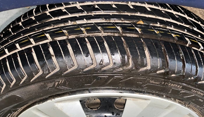 2017 Maruti Wagon R 1.0 VXI, Petrol, Manual, 26,069 km, Right Rear Tyre Tread