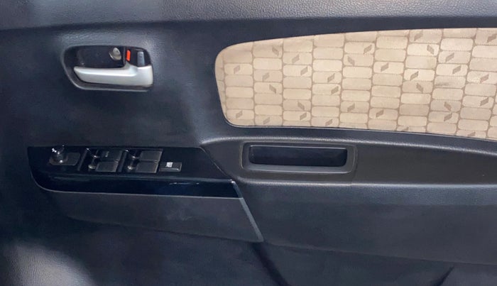 2017 Maruti Wagon R 1.0 VXI, Petrol, Manual, 26,069 km, Driver Side Door Panels Control