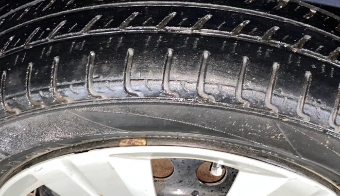 2017 Maruti Wagon R 1.0 VXI, Petrol, Manual, 26,069 km, Left Front Tyre Tread