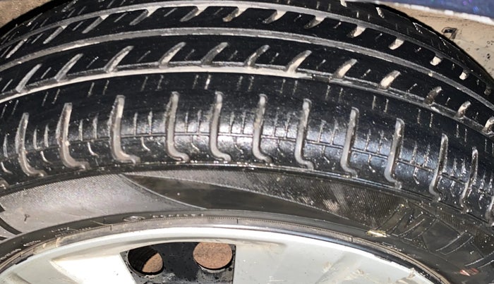 2017 Maruti Wagon R 1.0 VXI, Petrol, Manual, 26,069 km, Right Front Tyre Tread