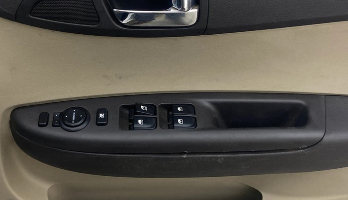 2013 Hyundai i20 SPORTZ 1.2, Petrol, Manual, 86,088 km, Driver Side Door Panels Control