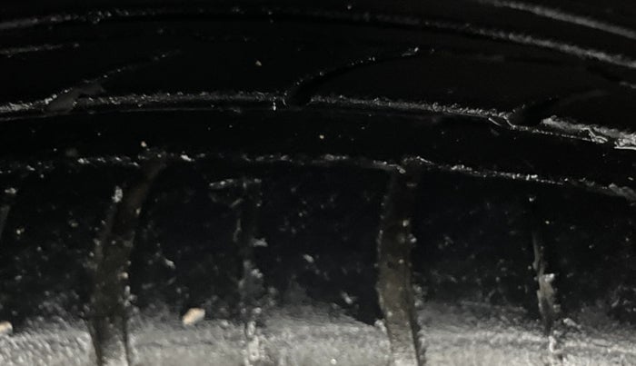 2020 Honda Civic 1.8L I-VTEC VX CVT, Petrol, Automatic, 1,04,643 km, Right Front Tyre Tread