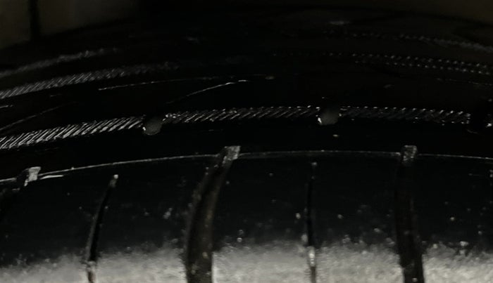 2020 Honda Civic 1.8L I-VTEC VX CVT, Petrol, Automatic, 1,04,643 km, Right Rear Tyre Tread