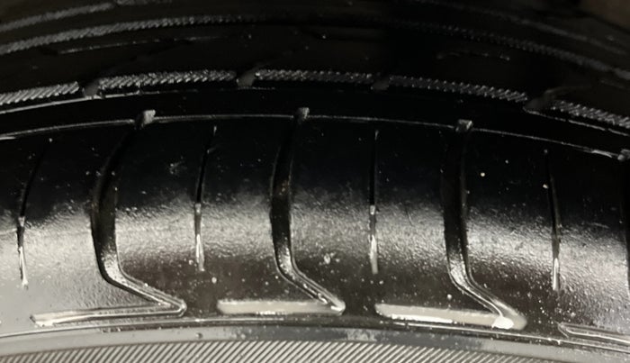 2020 Honda Civic 1.8L I-VTEC VX CVT, Petrol, Automatic, 1,04,643 km, Left Rear Tyre Tread