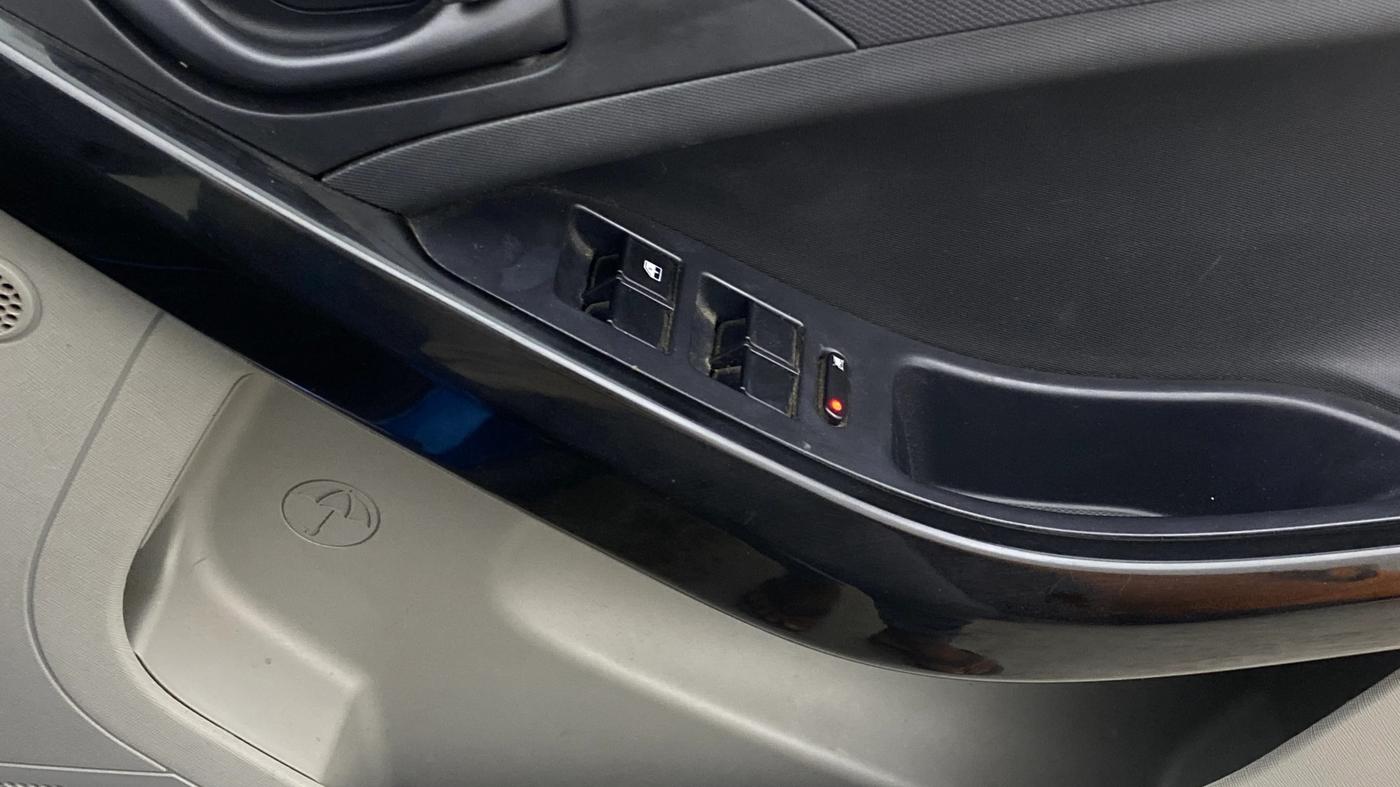 2019 Tata NEXON XM PETROL, Petrol, Manual, 43,724 km, Driver Side Door Panels Control