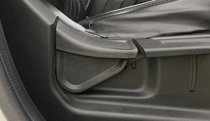 2023 KIA SELTOS HTE 1.5 PETROL, Petrol, Manual, 17,863 km, Driver Side Adjustment Panel