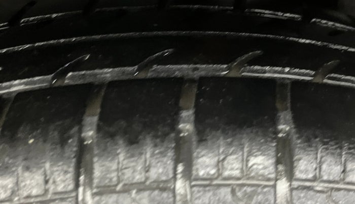 2017 Maruti Swift LXI (O), Petrol, Manual, 38,964 km, Left Rear Tyre Tread