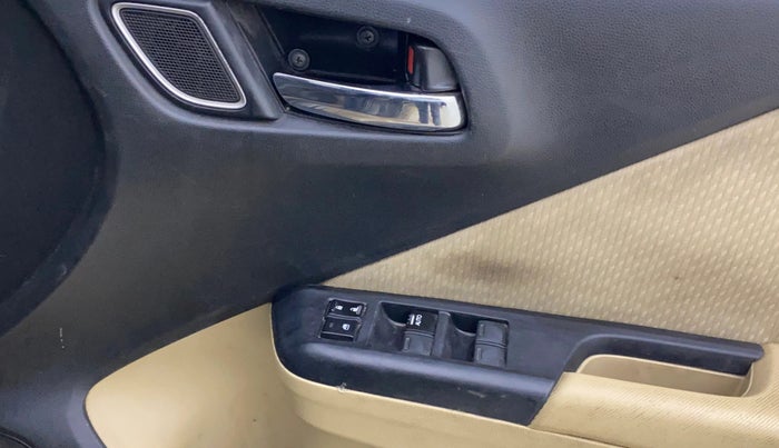 2018 Honda City 1.5L I-VTEC V MT, Petrol, Manual, 1,43,826 km, Driver Side Door Panels Control