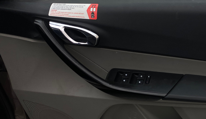 2017 Tata Tiago XZA PETROL, Petrol, Automatic, 47,343 km, Driver Side Door Panels Control