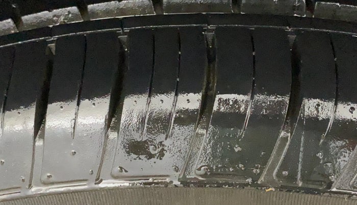 2019 Mahindra XUV500 W11 AT, Diesel, Automatic, 93,553 km, Right Rear Tyre Tread