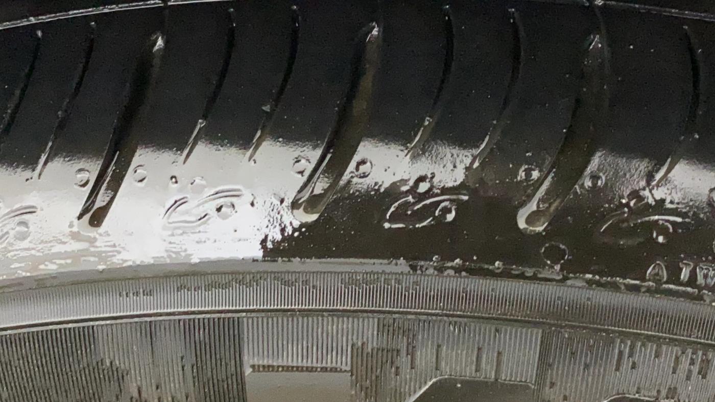 2019 Mahindra XUV500 W11 AT, Diesel, Automatic, 93,137 km, Right Front Tyre Tread