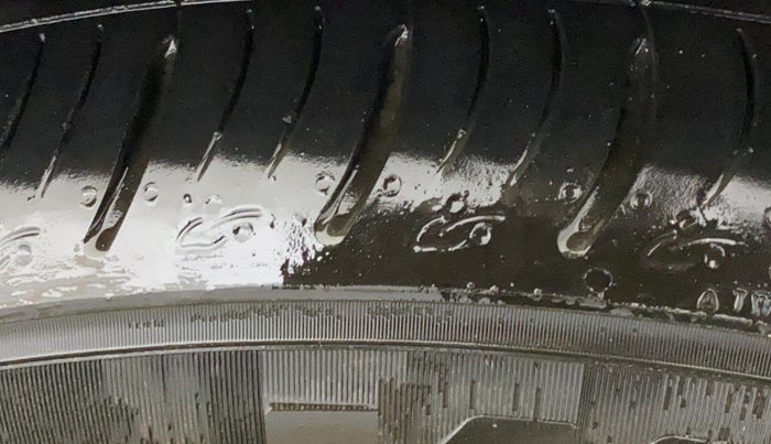 2019 Mahindra XUV500 W11 AT, Diesel, Automatic, 93,553 km, Right Front Tyre Tread