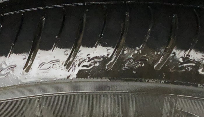2019 Mahindra XUV500 W11 AT, Diesel, Automatic, 93,553 km, Left Front Tyre Tread