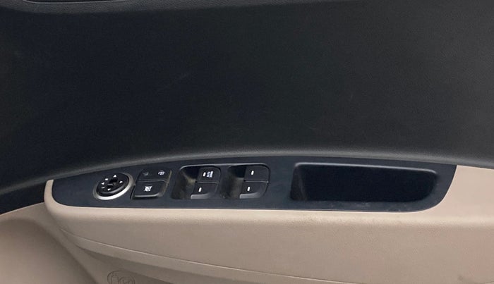 2017 Hyundai Grand i10 SPORTZ 1.2 KAPPA VTVT, Petrol, Manual, 32,676 km, Driver Side Door Panels Control