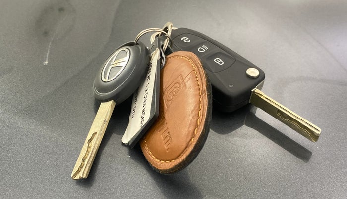 2024 Tata PUNCH ADVENTURE RHYTHM CNG, CNG, Manual, 7,943 km, Key Close Up