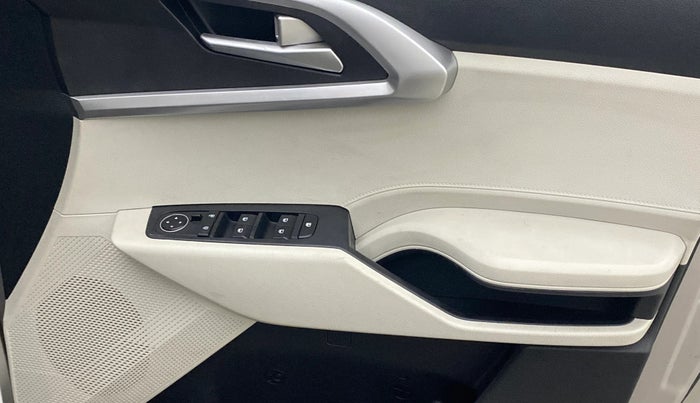 2022 KIA CARENS PRESTIGE 1.5 PETROL 7 STR, CNG, Manual, 14,845 km, Driver Side Door Panels Control