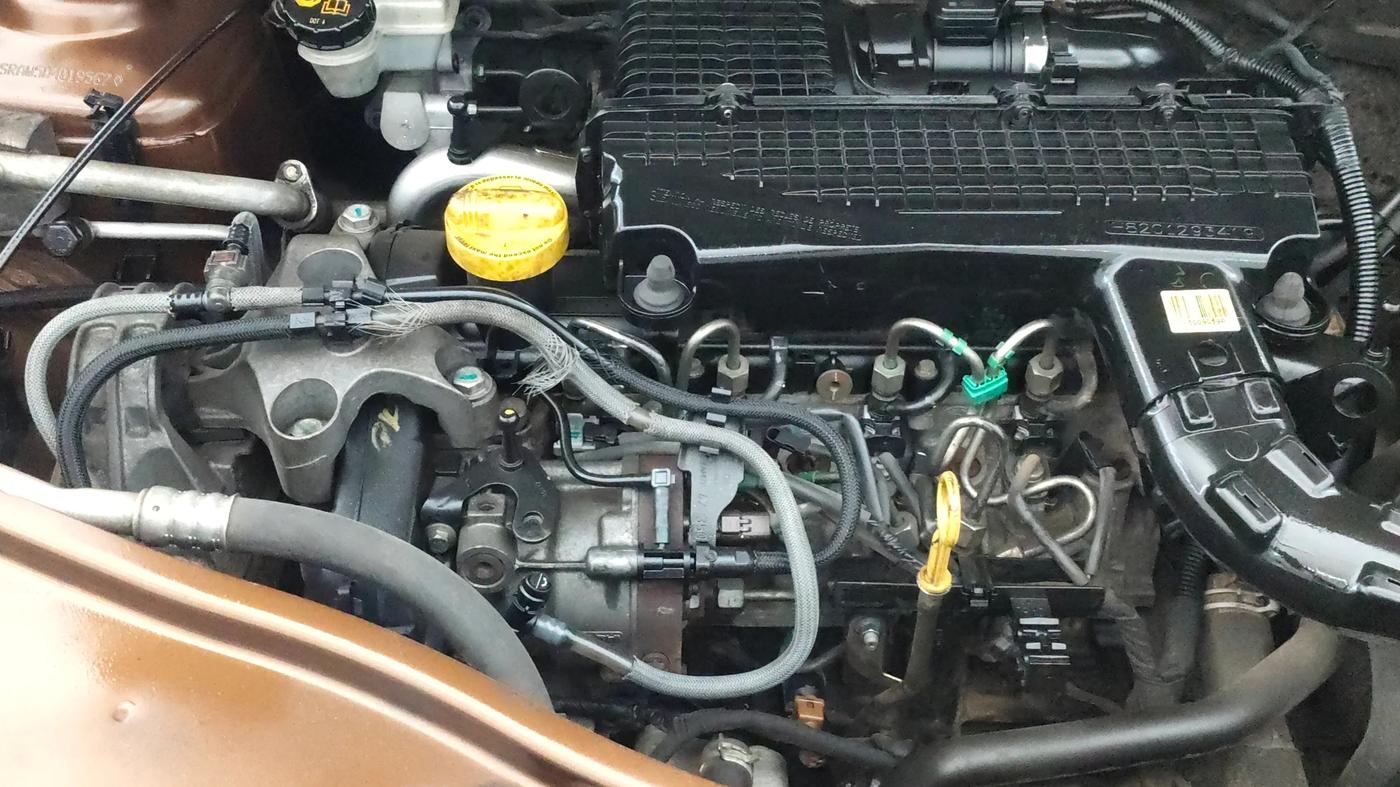 2013 Renault Duster 85 PS RXL DIESEL, Diesel, Manual, 1,07,600 km, Engine View - Right