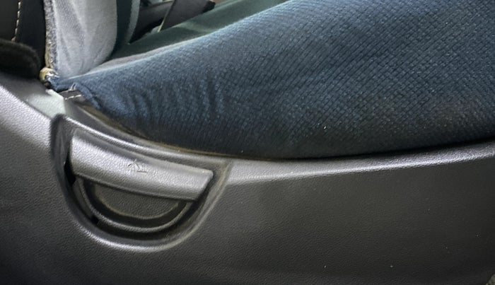 2017 Hyundai Grand i10 MAGNA 1.2 KAPPA VTVT, Petrol, Manual, 27,483 km, Driver Side Adjustment Panel