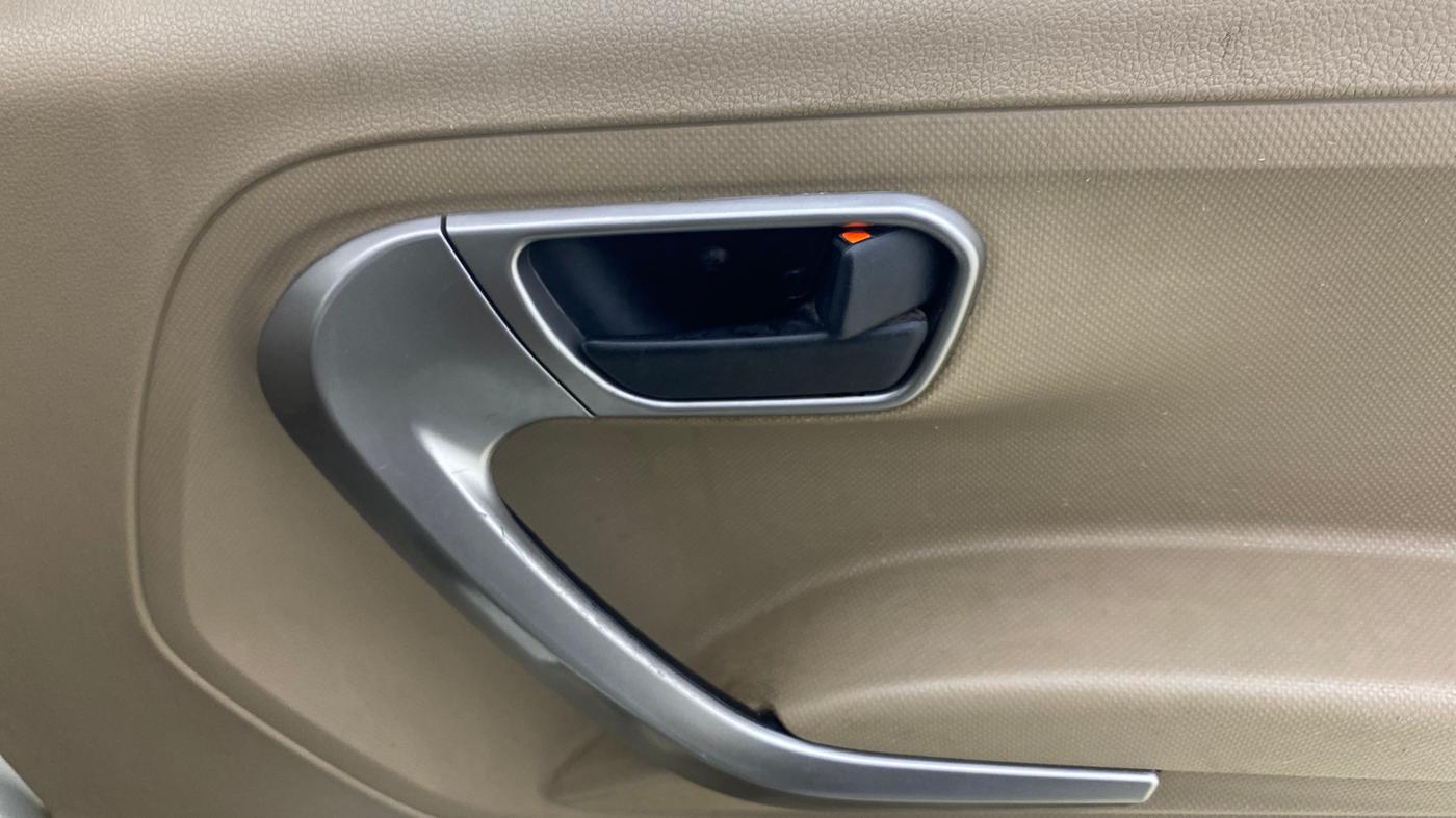 2022 Mahindra BOLERO NEO N10 R, Diesel, Manual, 97,068 km, Driver Side Door Panels Control