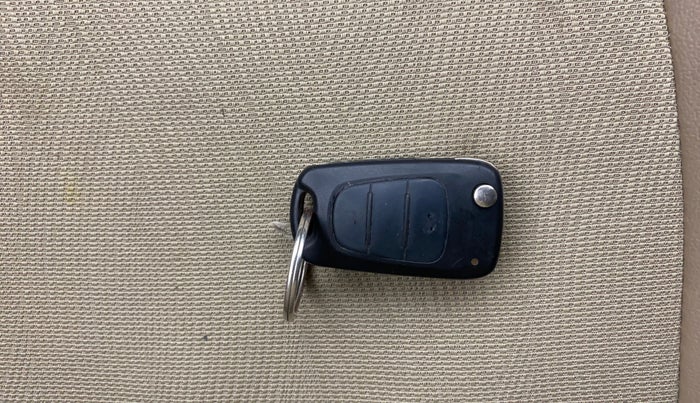 2015 Hyundai i10 SPORTZ 1.1, Petrol, Manual, 49,938 km, Key Close Up