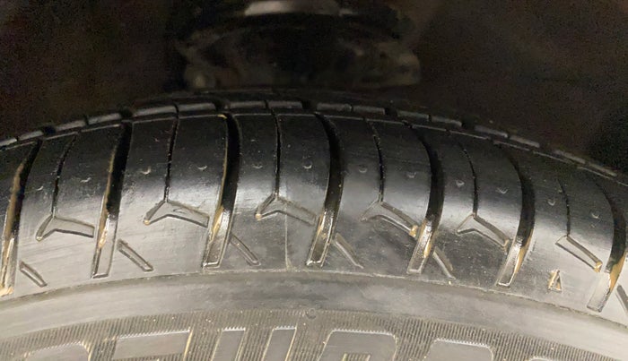 2015 Hyundai i10 SPORTZ 1.1, Petrol, Manual, 49,938 km, Right Front Tyre Tread