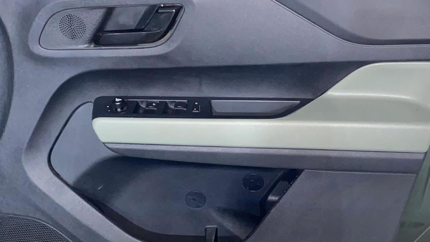 2023 Tata PUNCH ADVENTURE RHYTHM CAMO EDITION AMT, Petrol, Automatic, 18,260 km, Driver Side Door Panels Control