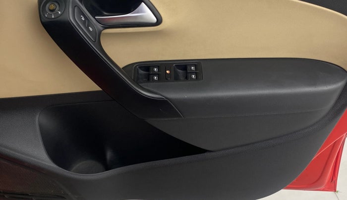 2017 Volkswagen Polo HIGHLINE1.2L, Petrol, Manual, 59,095 km, Driver Side Door Panels Control