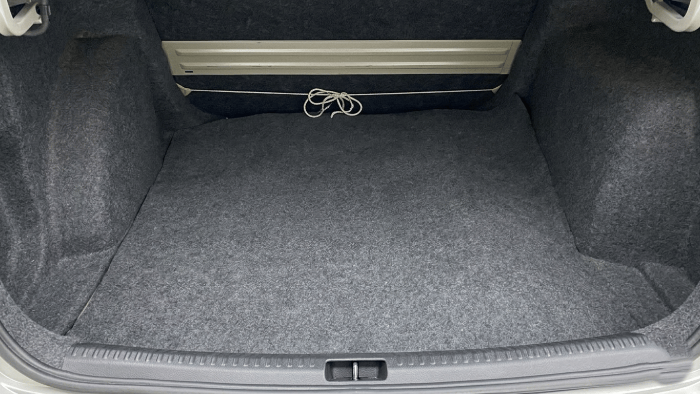 2014 Skoda Rapid AMBITION 1.6 MPI MT PLUS, Petrol, Manual, 1,04,953 km, Boot Inside