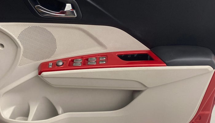 2021 Mahindra XUV300 W8 1.2 PETROL, Petrol, Manual, 55,848 km, Driver Side Door Panels Control