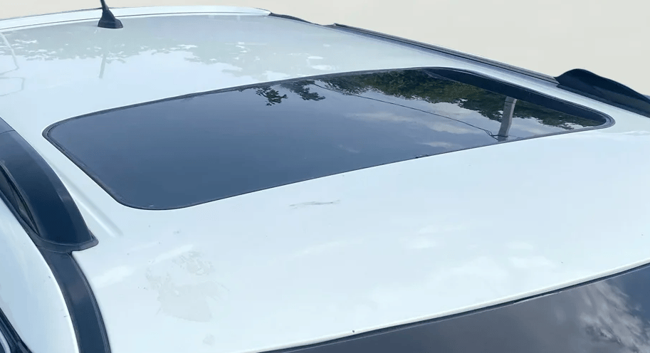 2021 Mahindra XUV300 W8 (O) 1.2 PETROL, Petrol, Manual, 90 km, Moonroof/ Sunroof