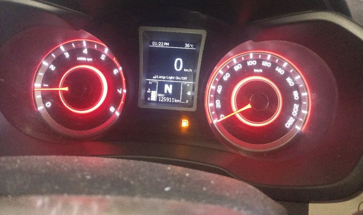2021 Mahindra XUV300 W8 (O) 1.2 PETROL, Petrol, Manual, 90 km, Odometer Image