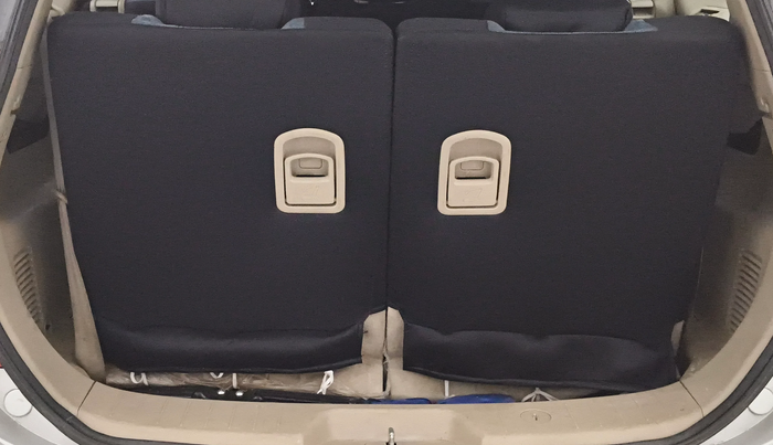 2015 Mahindra XUV500 W8, Diesel, Manual, 86,787 km, Boot Inside